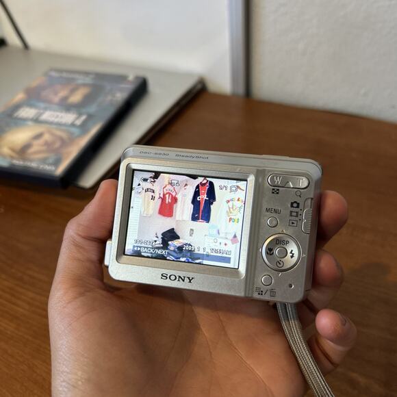 Sony Cyber-Shot Black/Silver DSC-S930 10.1MP Digital Camera - Picture 2 of 4